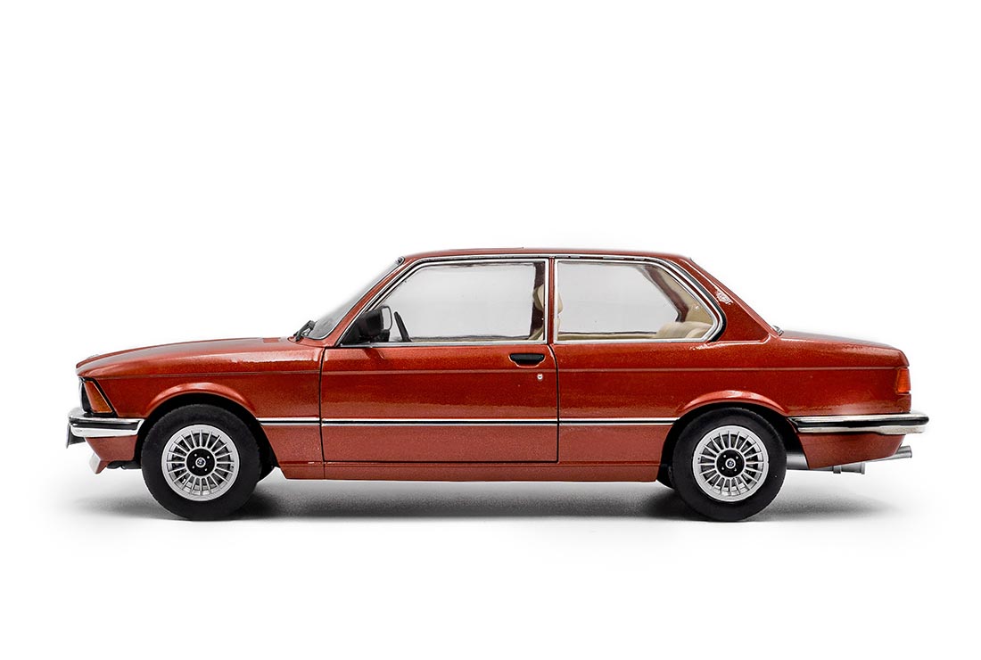 BMW 323i (E21)
