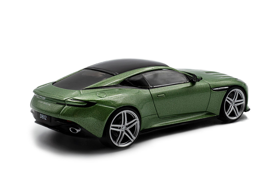 Aston Martin DB12