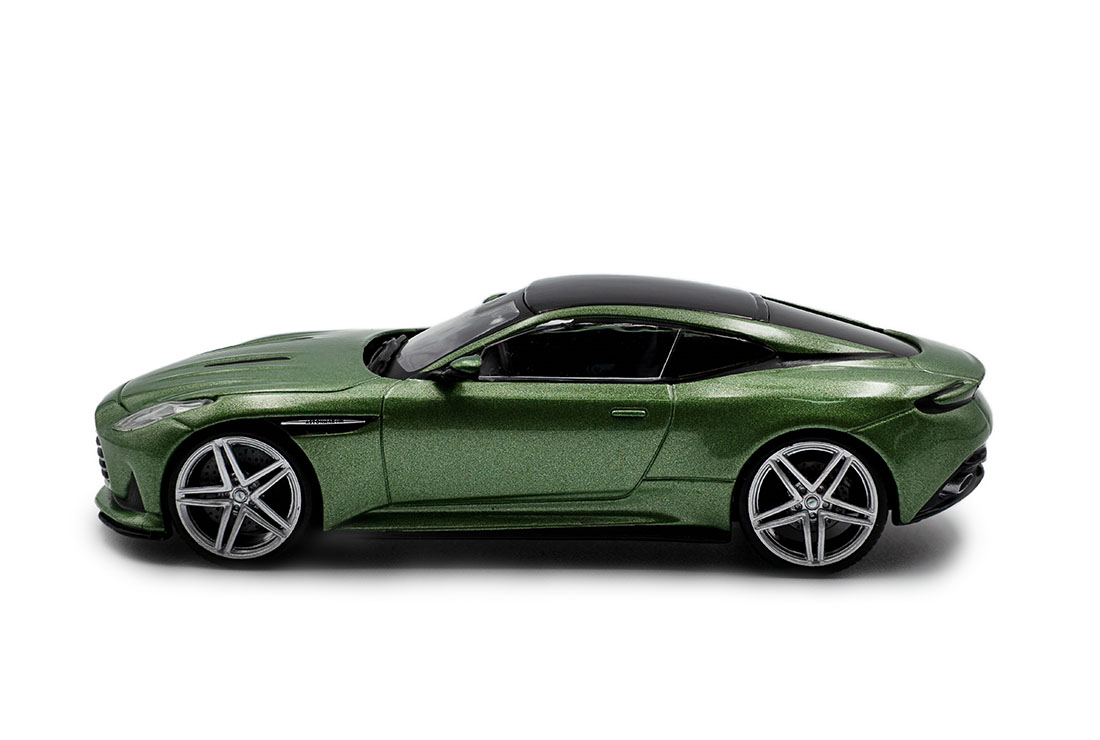 Aston Martin DB12
